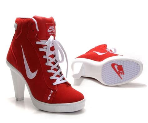 women's nike boots with heel